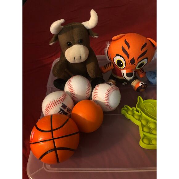 Kids plushie and toy bundle - Picture 3 of 5